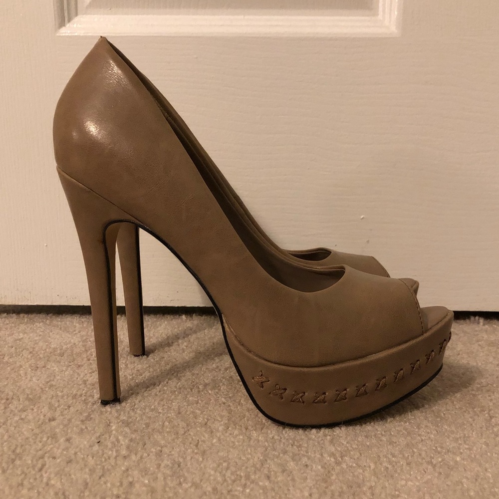 Carlos tan heels